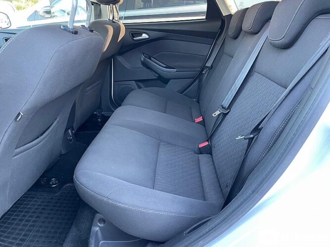 Ford Focus 49 interauto-car