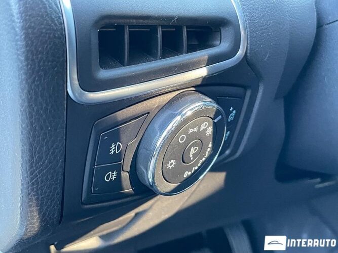 Ford Focus 38 interauto-car