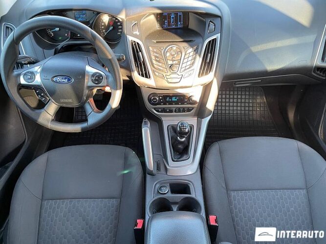 Ford Focus 37 interauto-car
