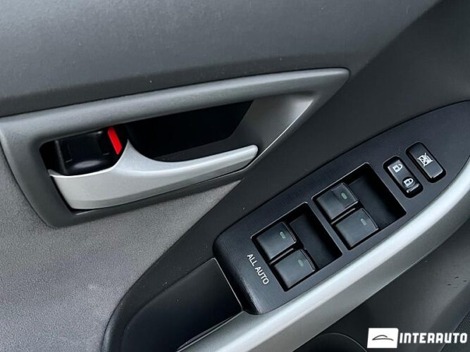 Toyota Prius 32 interauto-car