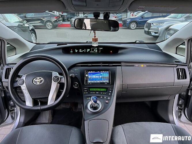 Toyota Prius 38 interauto-car