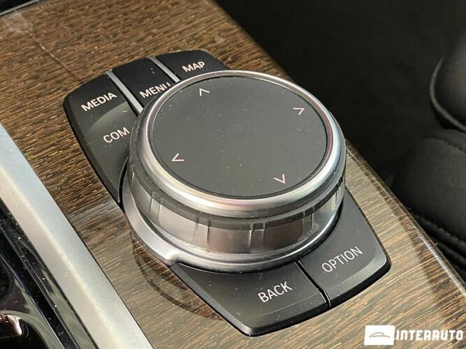 BMW X3 3.0i 50 interauto-car