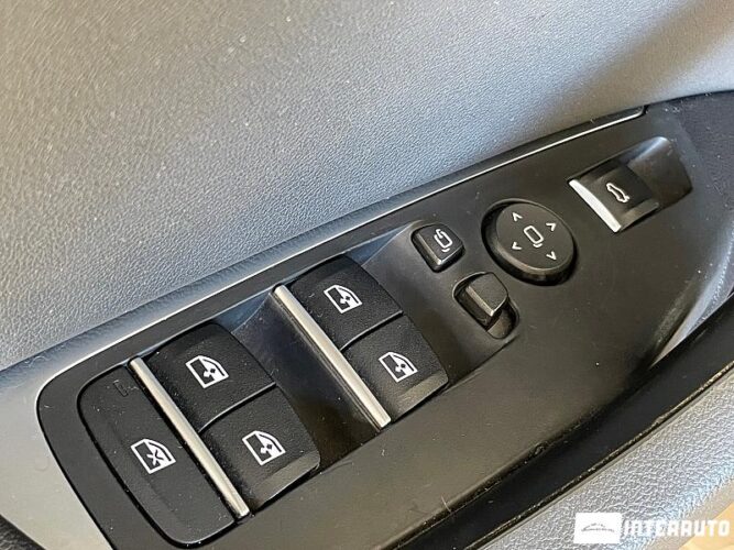 BMW X3 3.0i 40 interauto-car