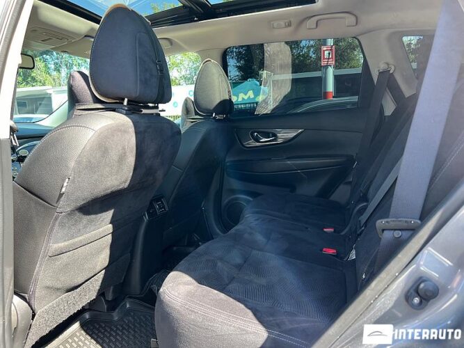 Nissan X-Trail 44 interauto-car