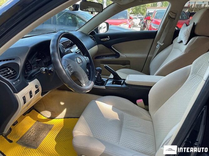 Lexus IS 220d 32 interauto-car