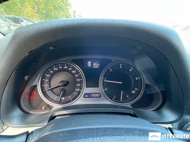 Lexus IS 220d 33 interauto-car