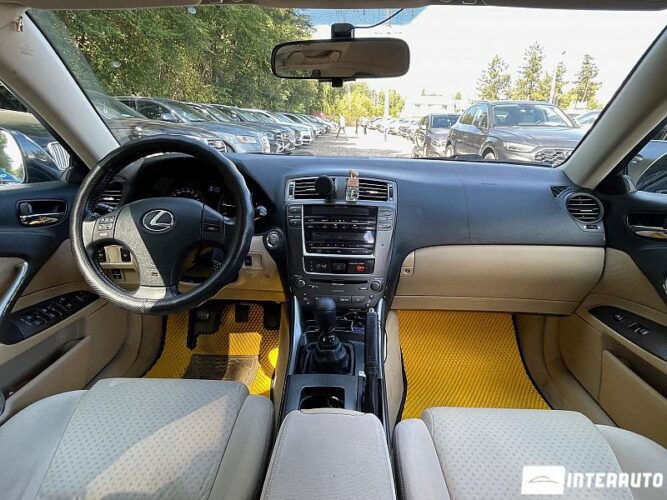 Lexus IS 220d 36 interauto-car