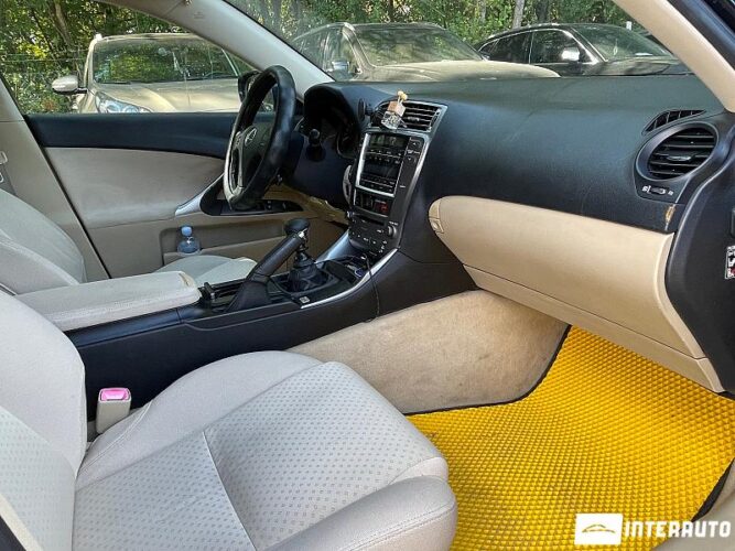 Lexus IS 220d 37 interauto-car