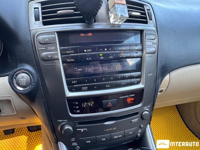 Lexus IS 220d 34 interauto-car