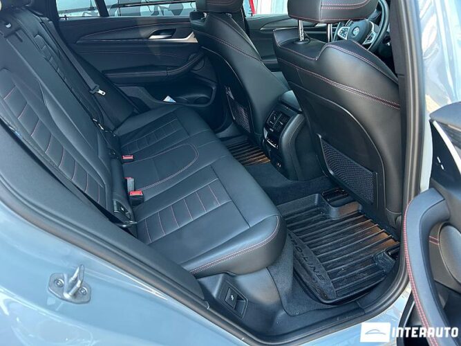 BMW X4 3.0D 44 interauto-car
