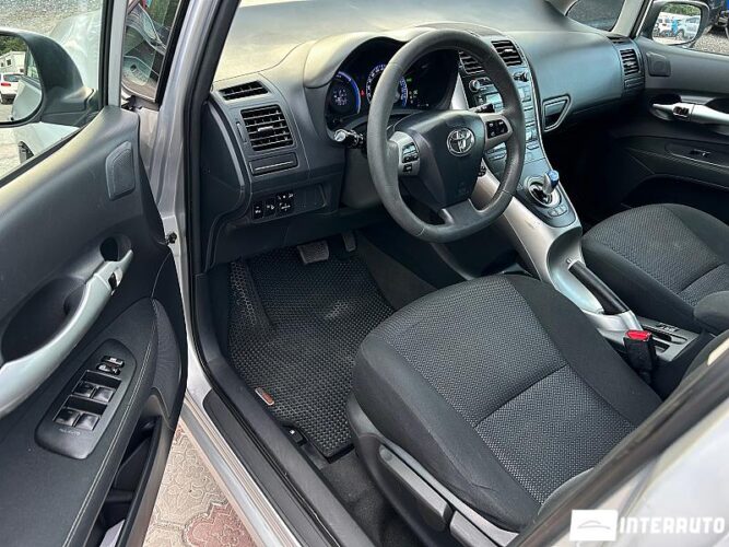 Toyota Auris 34 interauto-car