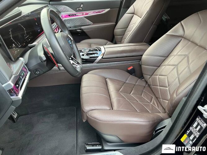 BMW M760e 34 interauto-car