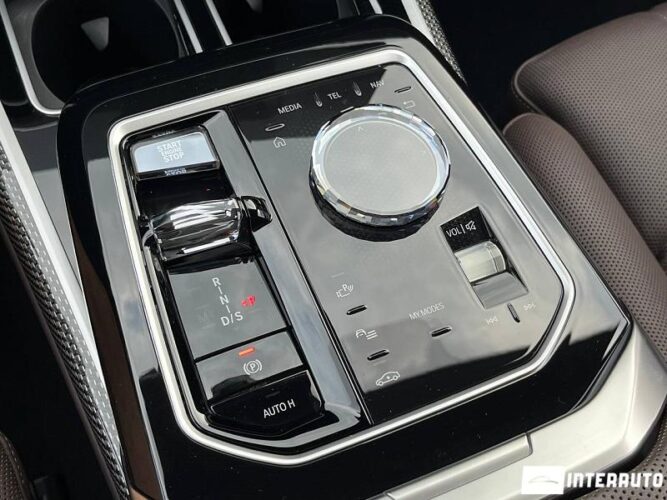 BMW M760e 41 interauto-car