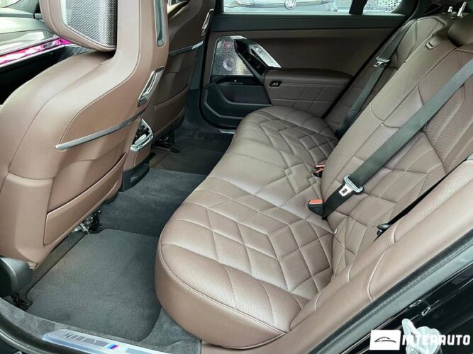 BMW M760e 44 interauto-car