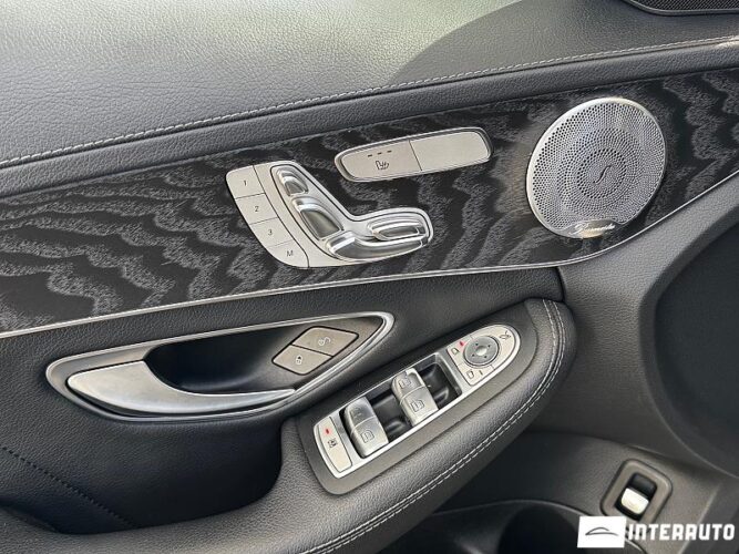Mercedes C 300 4MATIC 42 interauto-car