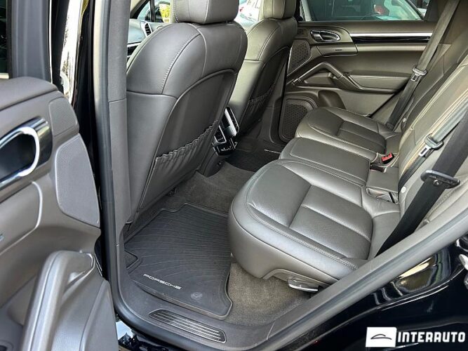 Porsche Cayenne 44 interauto-car