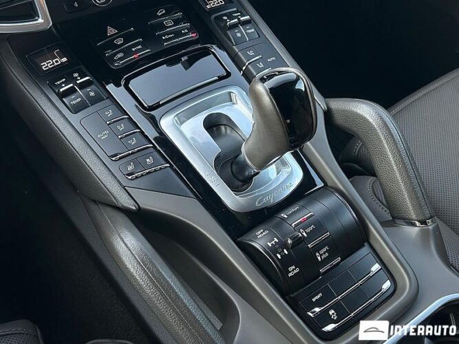 Porsche Cayenne 42 interauto-car