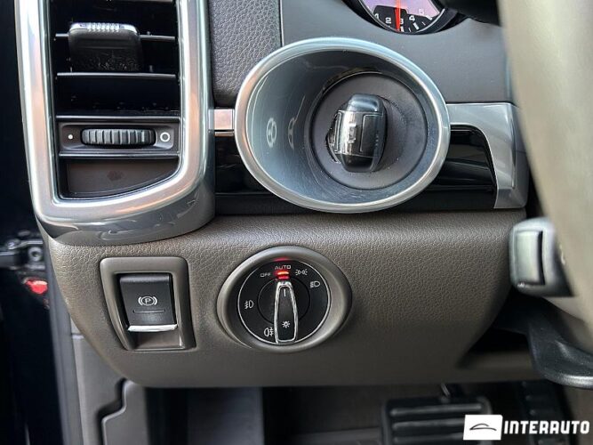 Porsche Cayenne 38 interauto-car