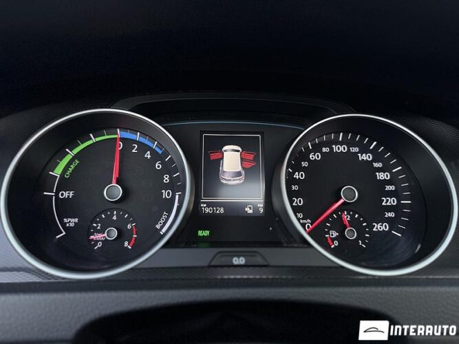 Volkswagen Golf GTE 41 interauto-car