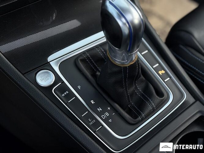 Volkswagen Golf GTE 44 interauto-car