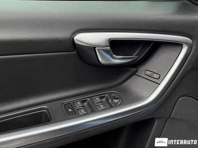 Volvo S 60 38 interauto-car