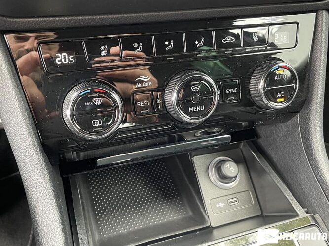 Skoda Superb 48 interauto-car