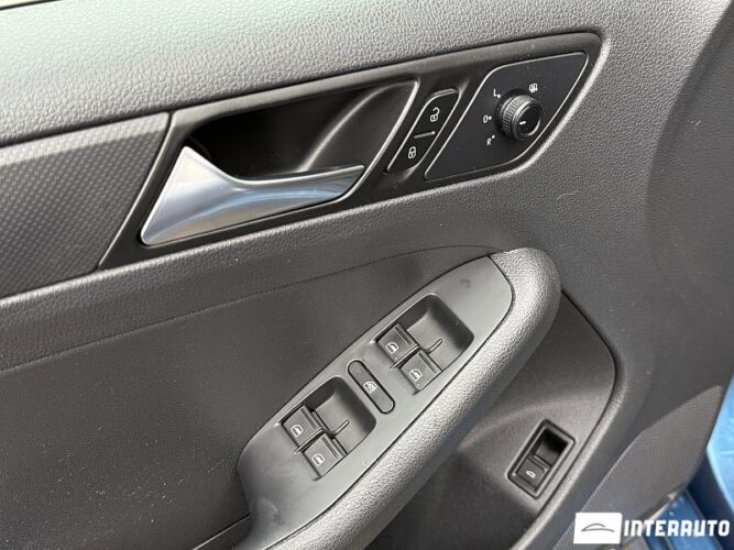 Volkswagen Jetta 33 interauto-car