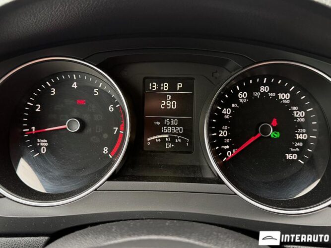 Volkswagen Jetta 37 interauto-car