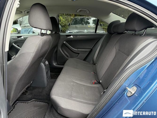 Volkswagen Jetta 43 interauto-car