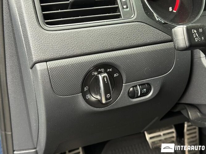 Volkswagen Jetta 34 interauto-car