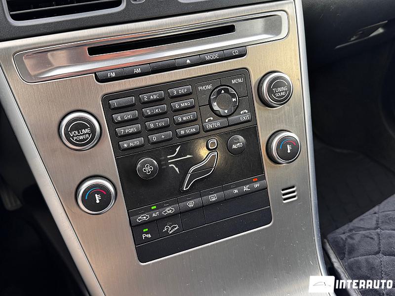 Volvo XC 60 19 automobil-interauto