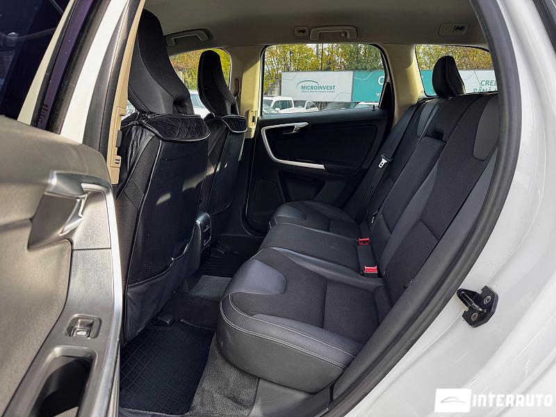 Volvo XC 60 25 automobil-interauto