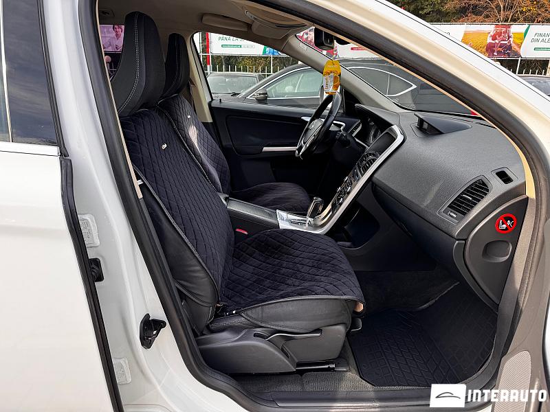 Volvo XC 60 15 automobil-interauto