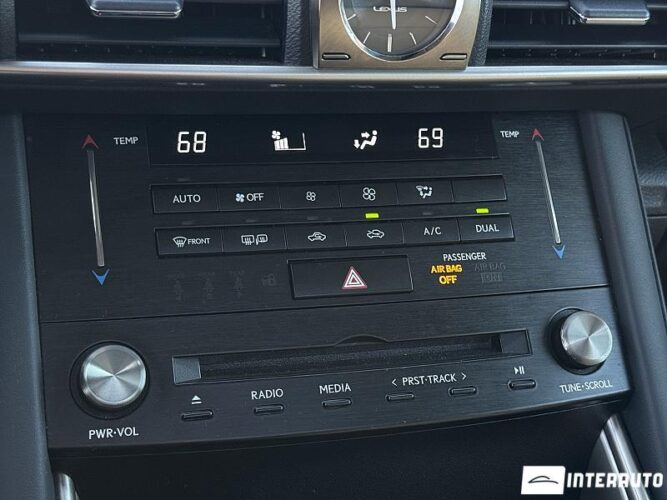 Lexus IS 300 45 interauto-car