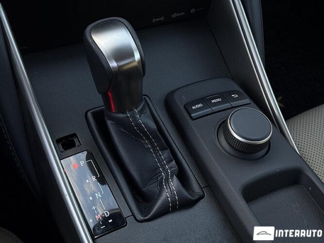 Lexus IS 300 46 interauto-car