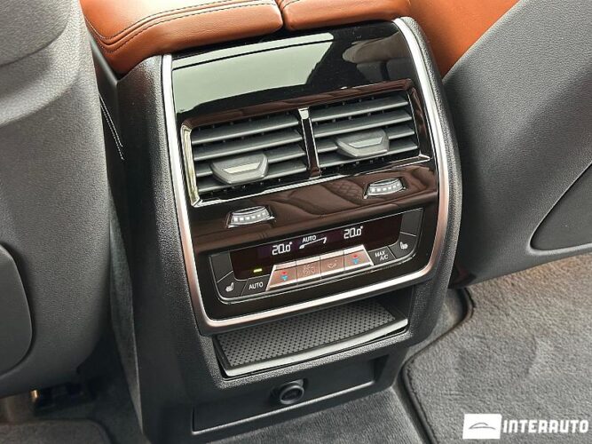 BMW X5 4.0i 49 interauto-car