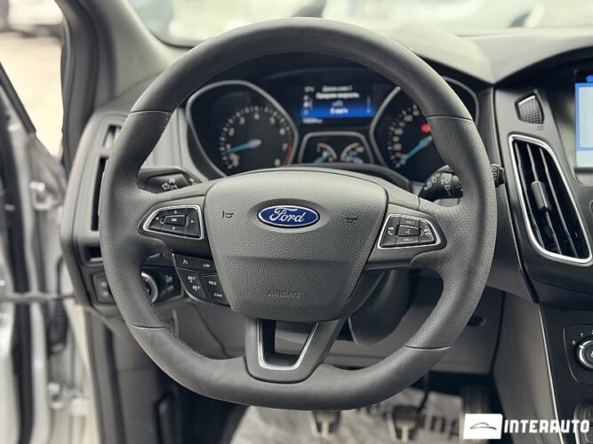 Ford Focus 38 interauto-car