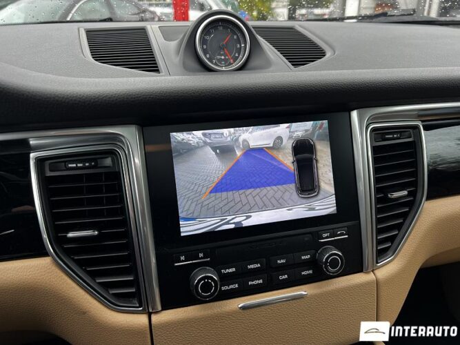 Porsche Macan 42 interauto-car