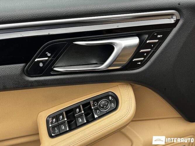 Porsche Macan 44 interauto-car