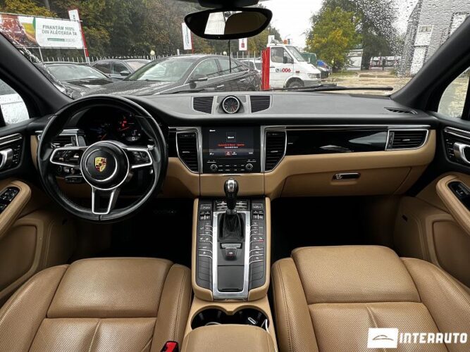 Porsche Macan 38 interauto-car