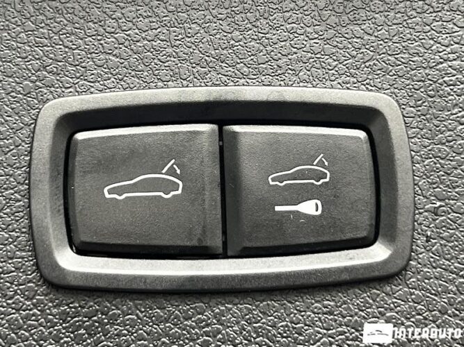 Porsche Macan 53 interauto-car