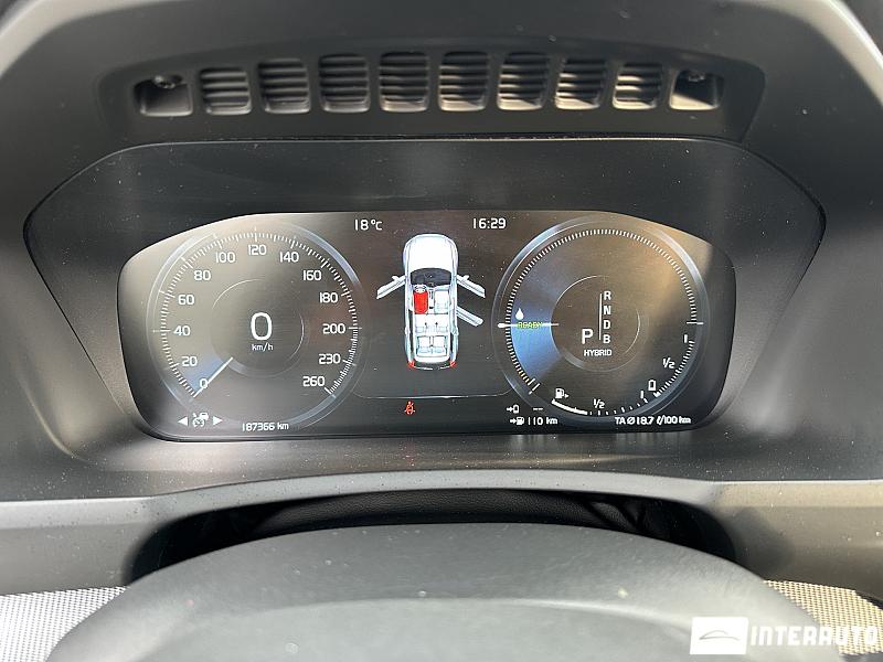 Volvo XC 90 18 automobil-interauto