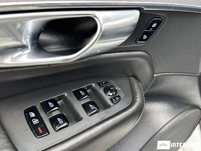 Volvo XC 90 52 interauto-car