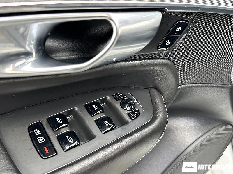 Volvo XC 90 26 automobil-interauto