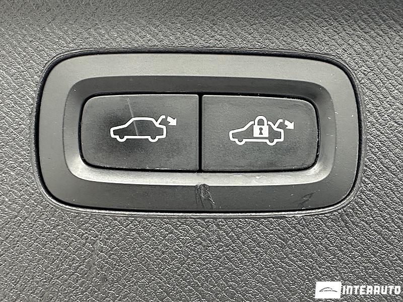 Volvo XC 90 34 automobil-interauto