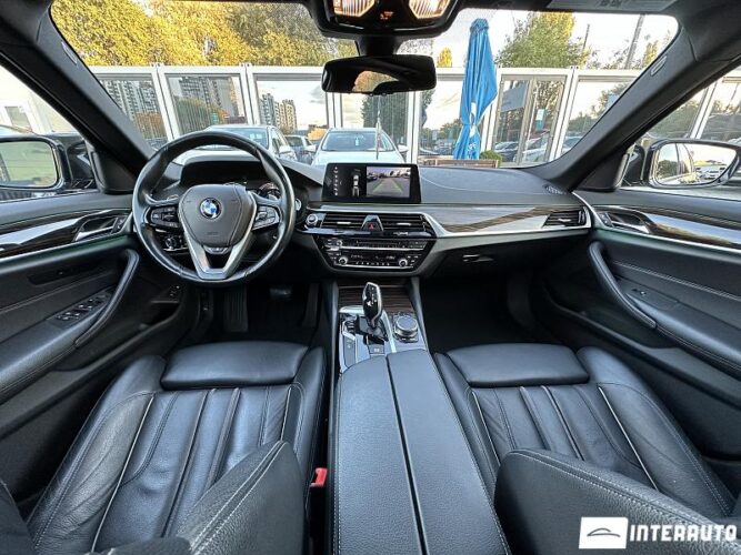 BMW 530e 43 interauto-car