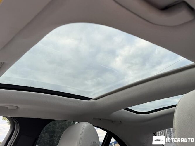 Mercedes C 350e 54 interauto-car