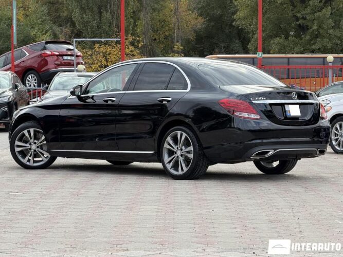 Mercedes C 350e 37 interauto-car