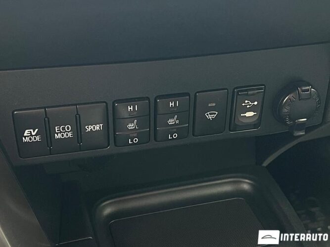 Toyota Rav-4 45 interauto-car