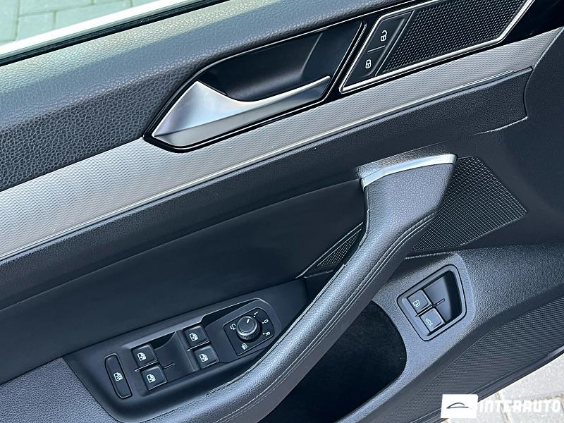 Volkswagen Passat GTE 17 automobil-interauto